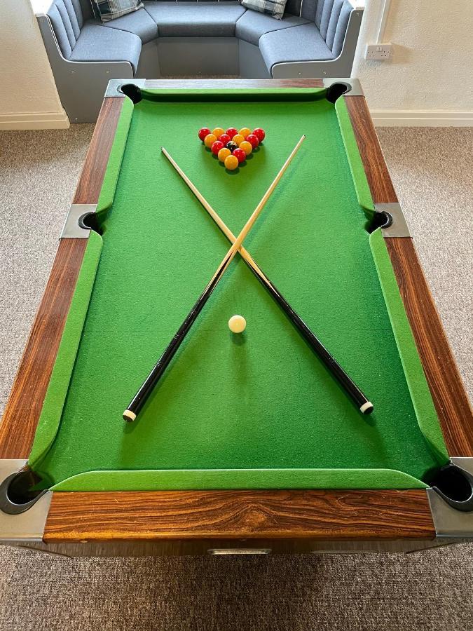 Garth- Stunning Scenic Semi-rural With Games Holiday home