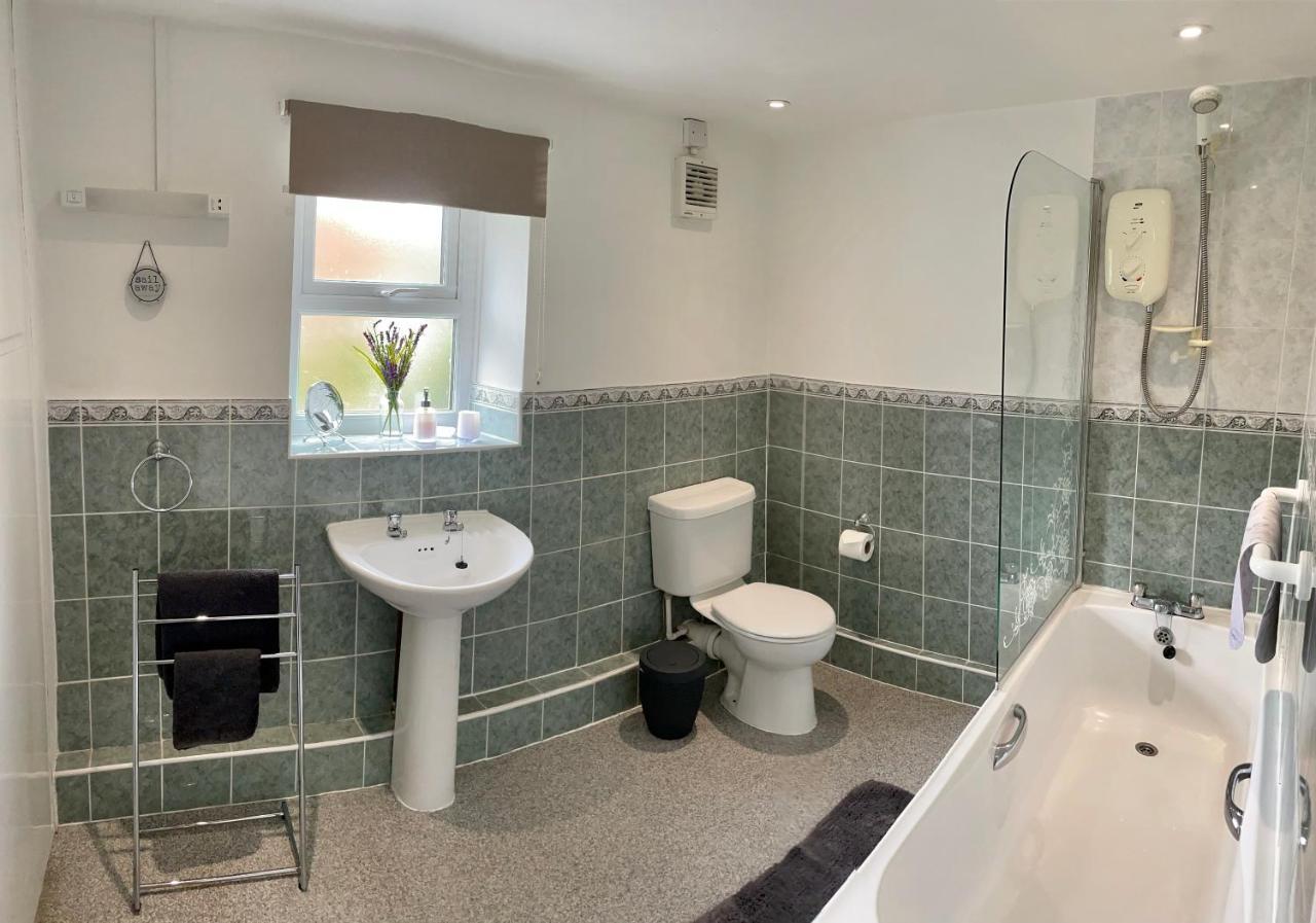 Garth- Stunning Scenic Semi-rural With Games Holiday home