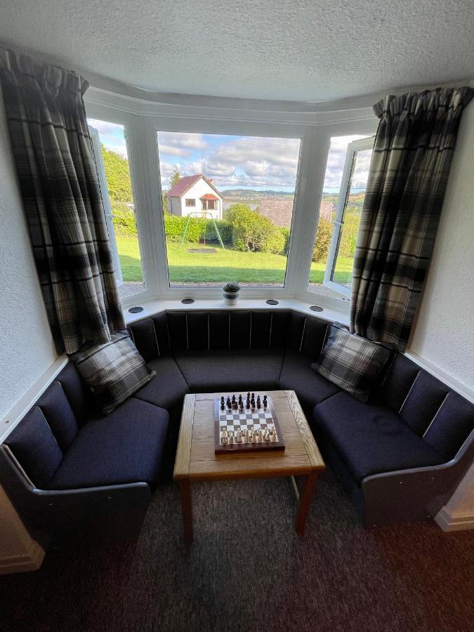 Garth- Stunning Scenic Semi-rural With Games Holiday home *