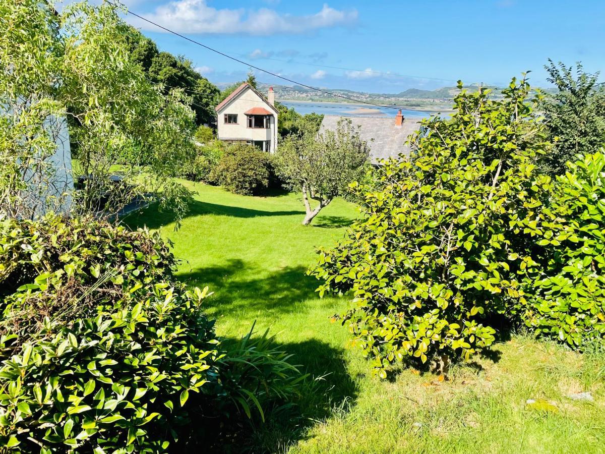 Garth- Stunning Scenic Semi-rural With Games Holiday home
