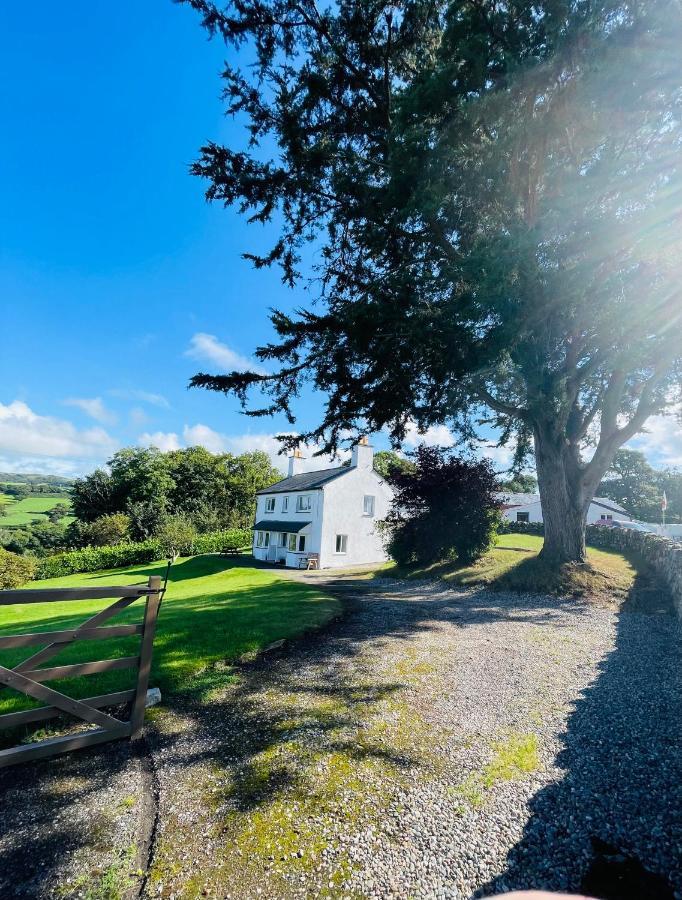 Garth- Stunning Scenic Semi-rural With Games Holiday home Conwy